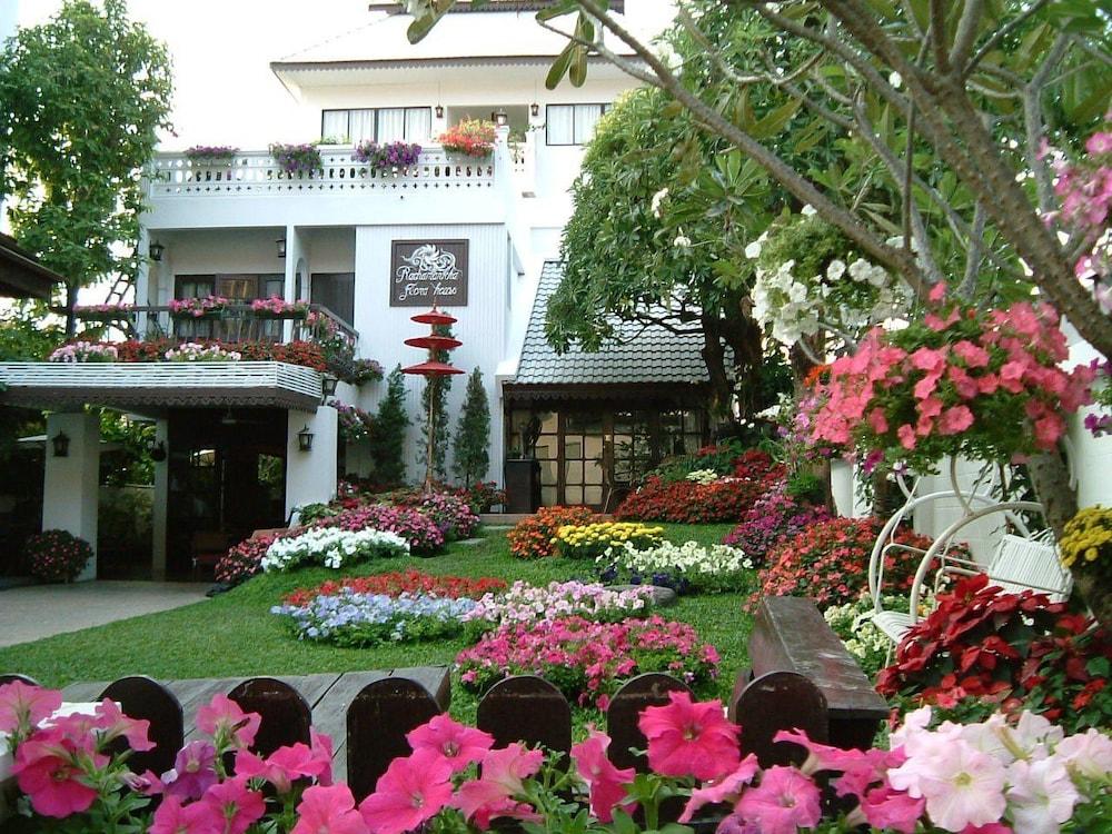 Отель Rachamankha Flora House Чиангмай Экстерьер фото