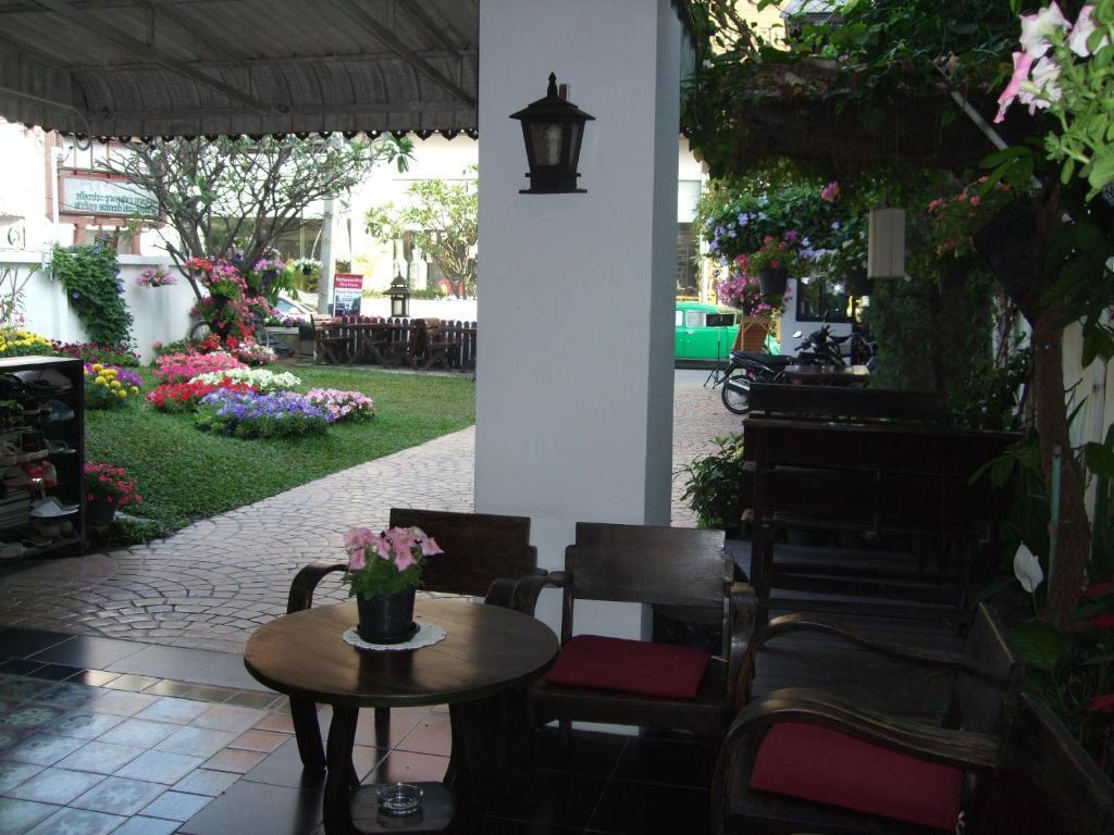 Отель Rachamankha Flora House Чиангмай Экстерьер фото