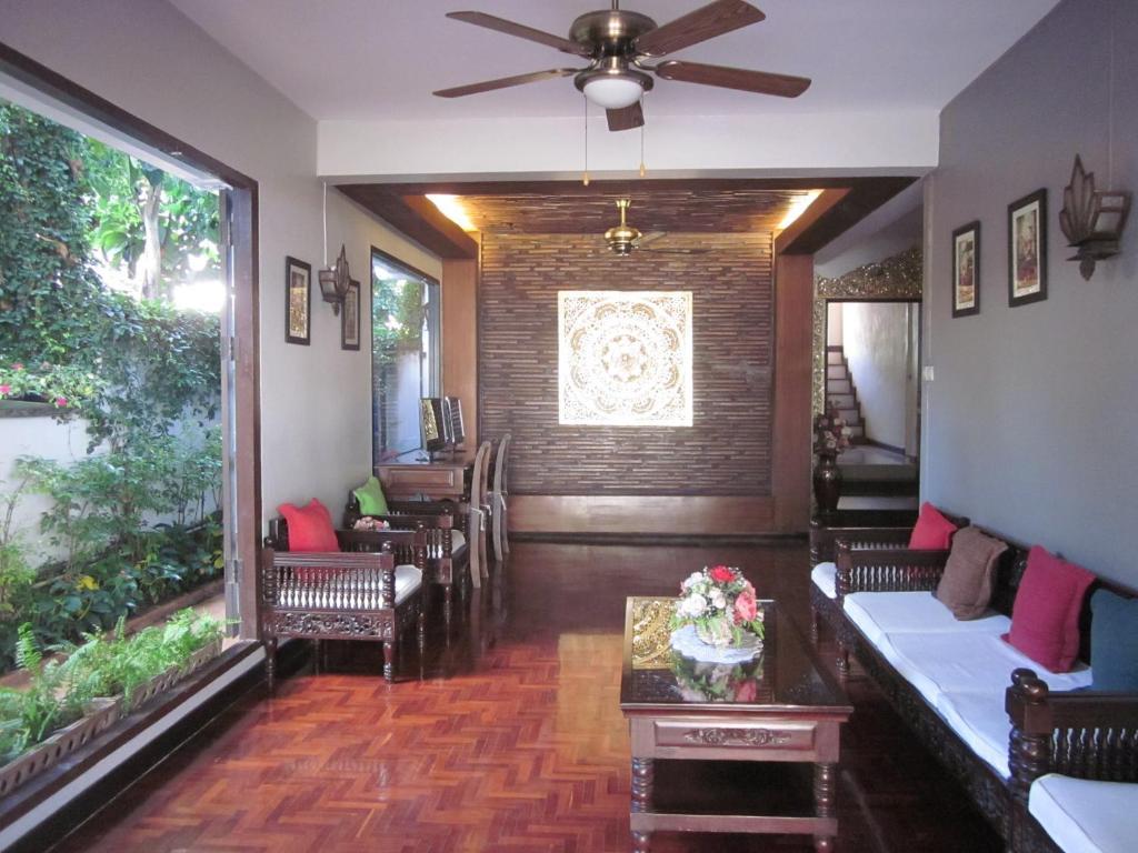 Отель Rachamankha Flora House Чиангмай Экстерьер фото