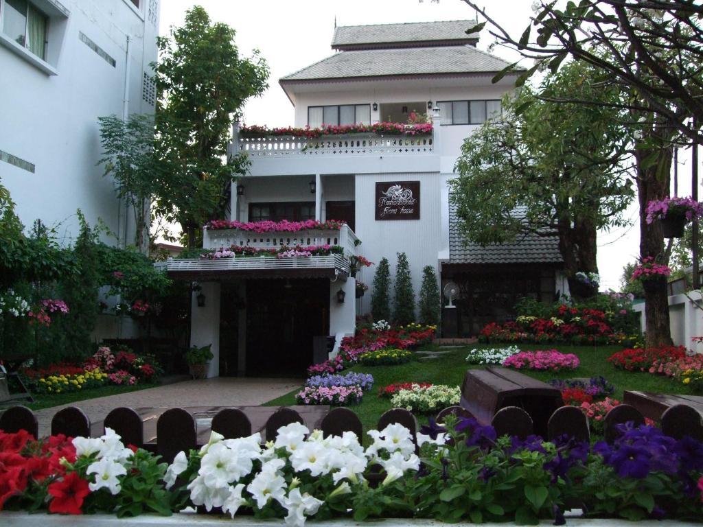 Отель Rachamankha Flora House Чиангмай Экстерьер фото