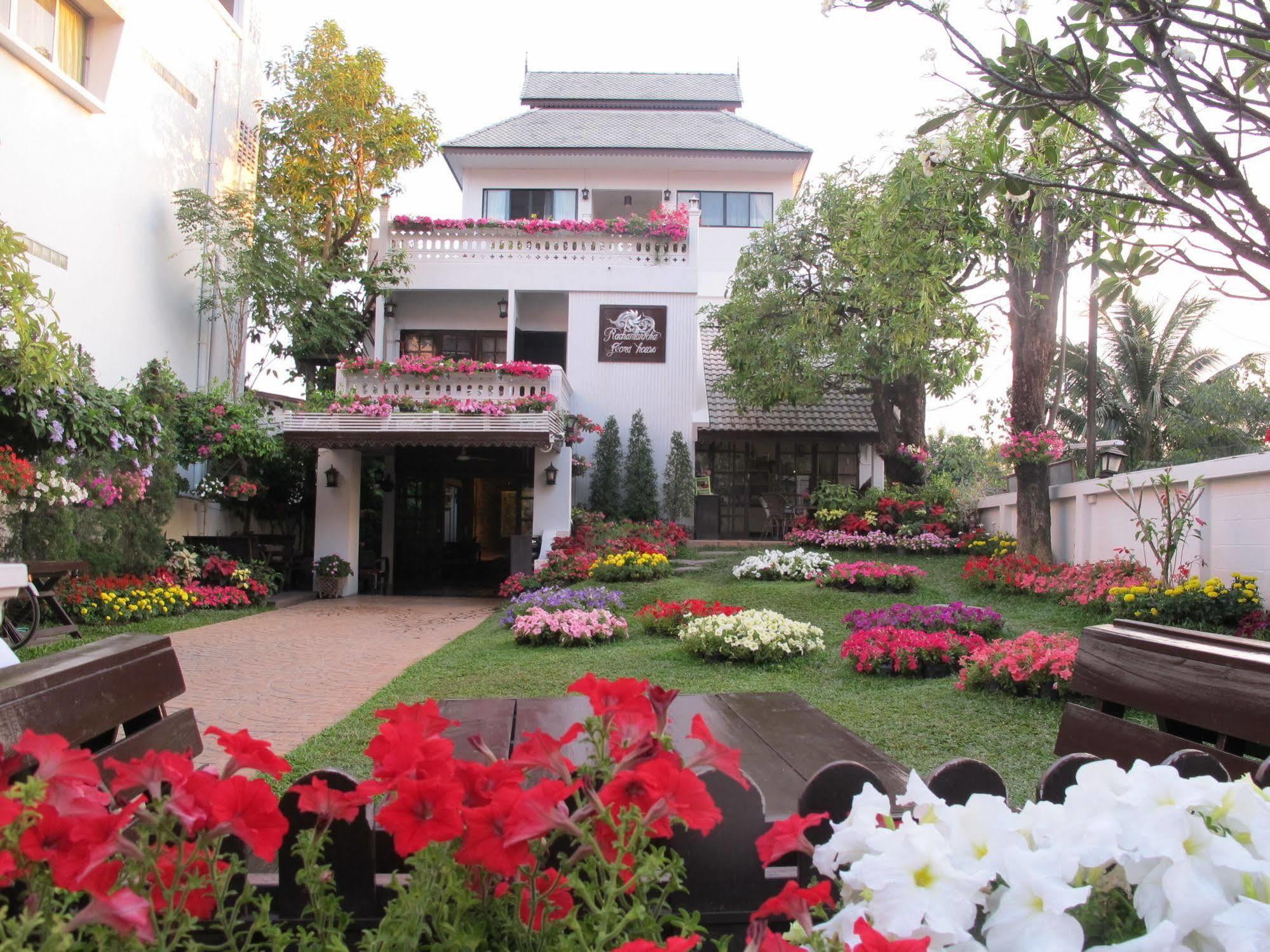 Отель Rachamankha Flora House Чиангмай Экстерьер фото